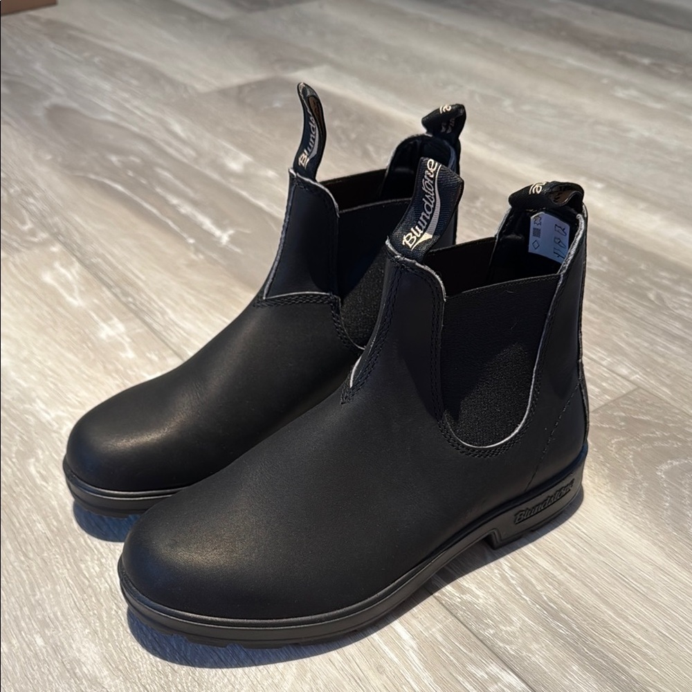 Blundstone Black Chelsea Boots Size 8.5